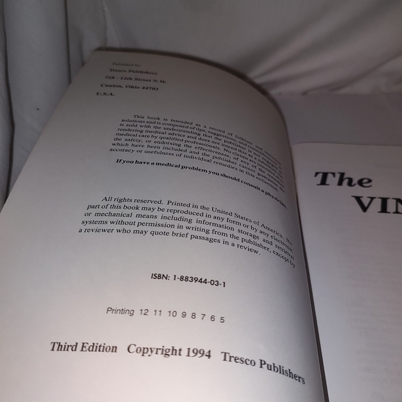 The Vinegar Book by Emily Thacker 1994 PB GC - Picture 5 of 7